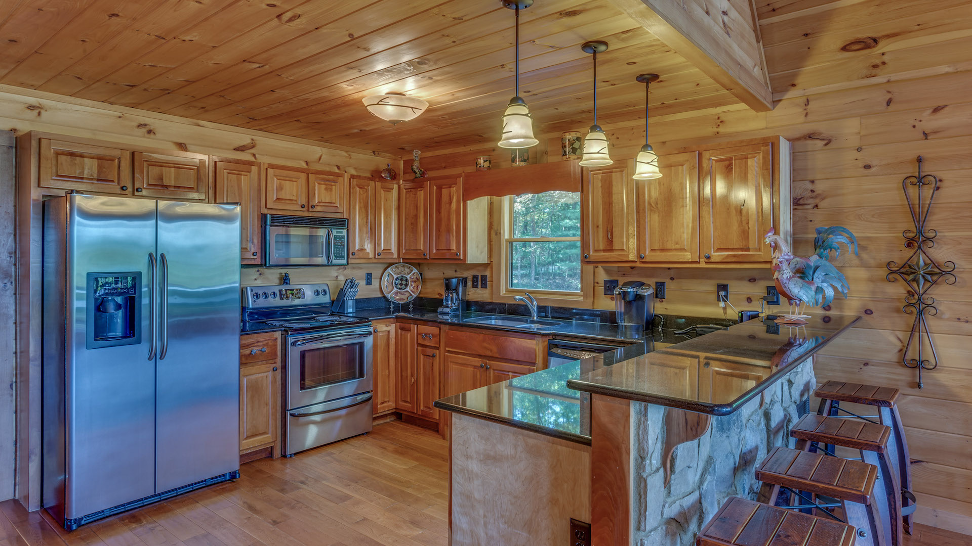 Black Bear Lodge Rental Cabin - Blue Ridge, GA